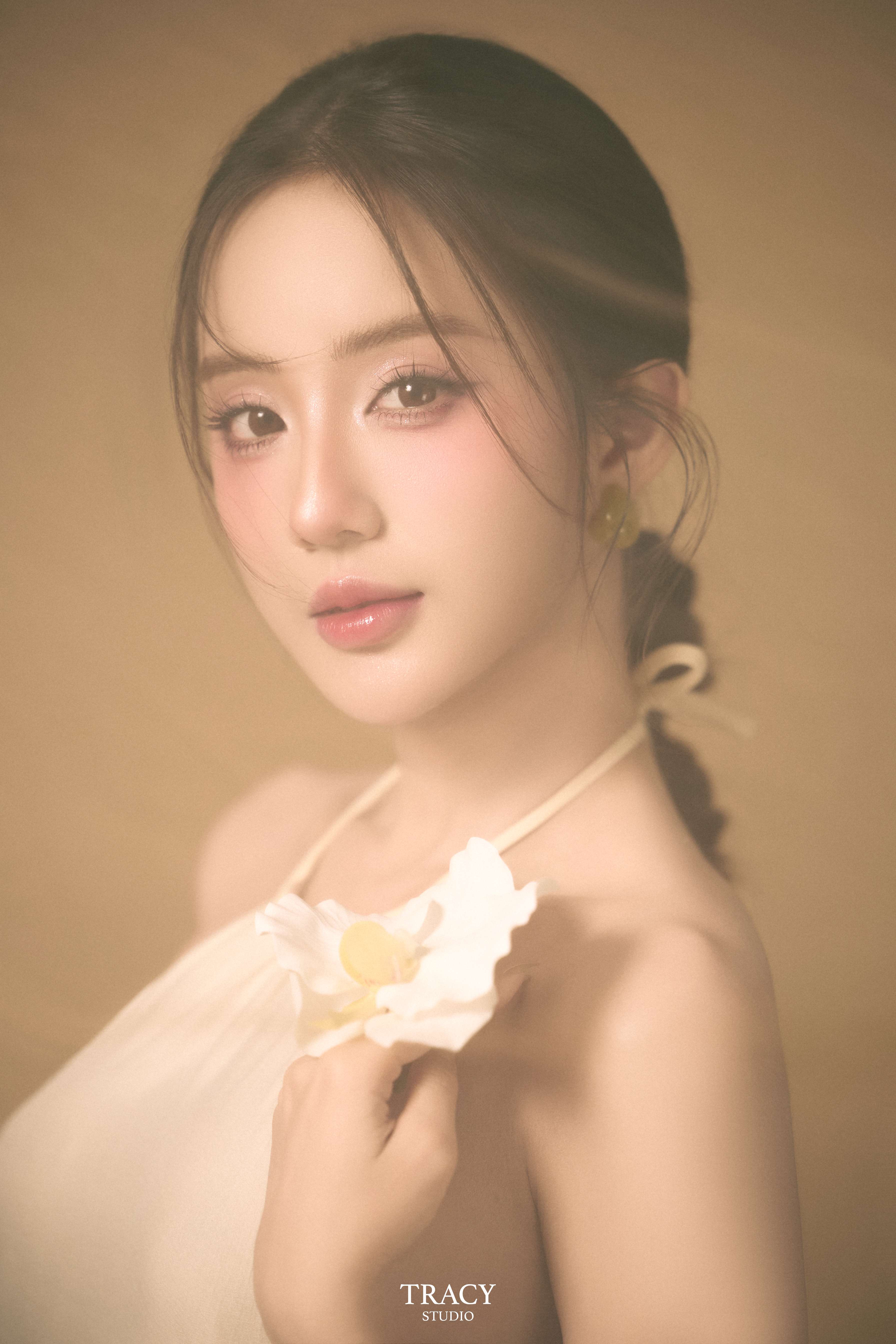 frontend/img/gallery/anh-tet-yem-ao-dai/tracy-studio-chup-concept-yem-tet-van-khe (8).jpg